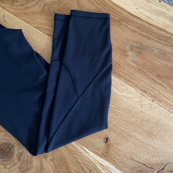 Lululemon leggings (sz 2) - Picture 3 of 4